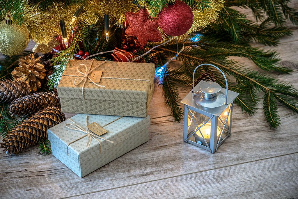Easy Ways to Control Christmas Clutter and Organize your Holiday Season Easy Ways to Control Christmas Clutter and Organize your Holiday Season